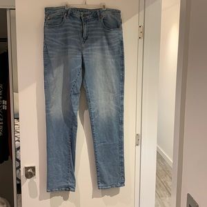BRAND NEW AMERICAN EAGLE LIGHT WASH JEANS